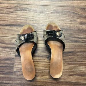 Coach slides signature C logo size 7